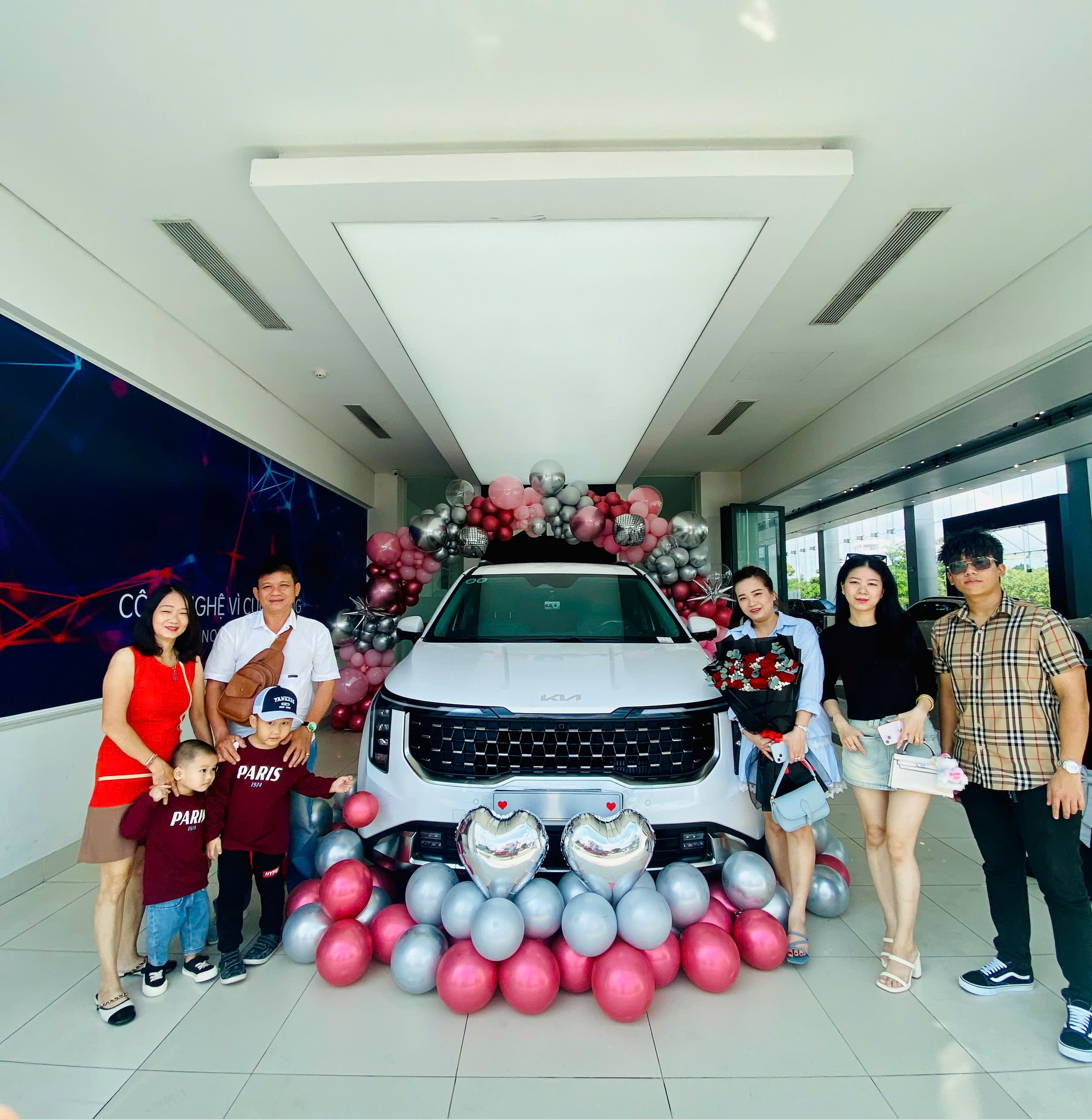 THACO AUTO Bình Tân bàn giao xe Kia New Carnival đầu tiên tại Showroom Kia Bình Tân