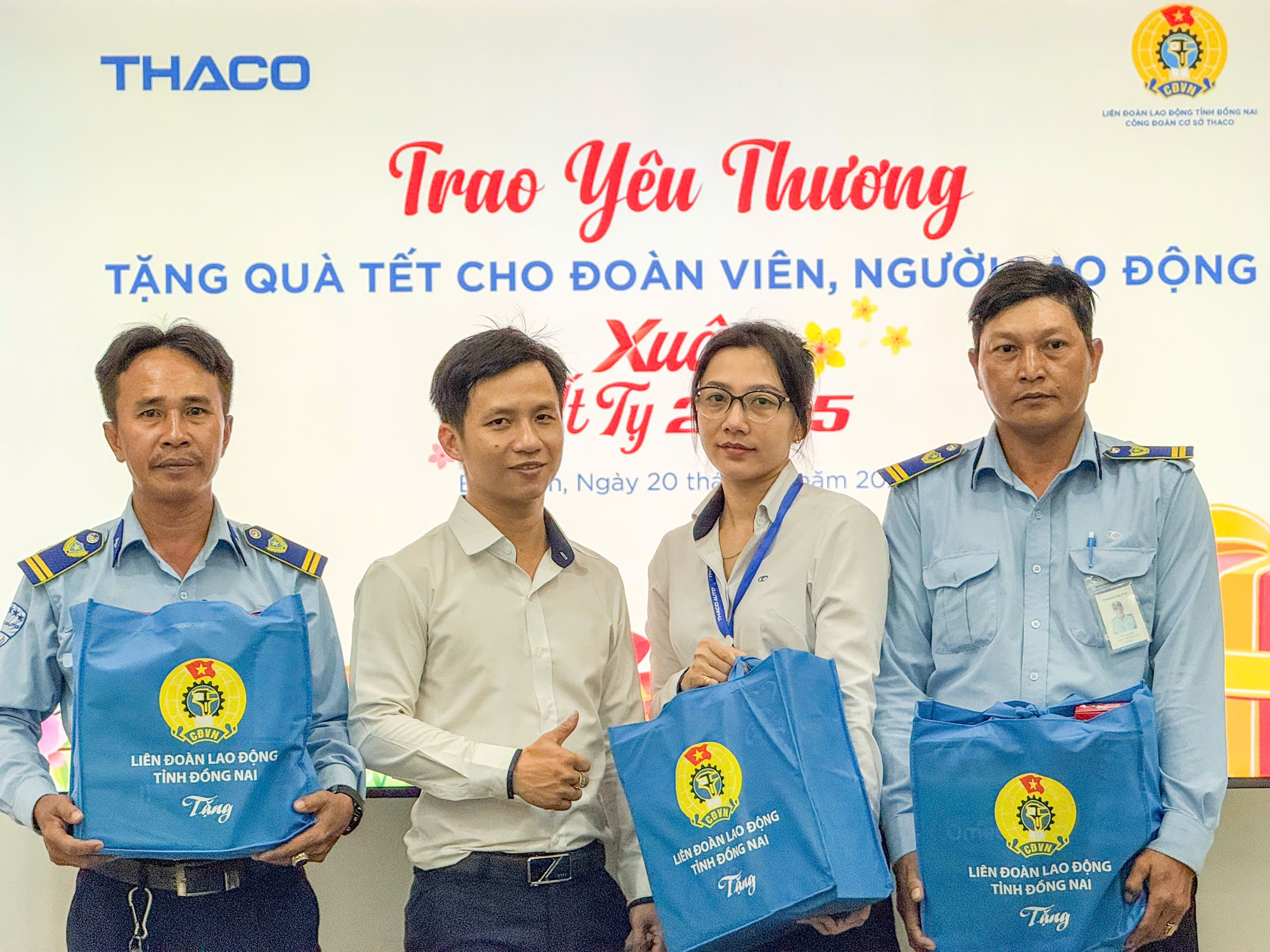 THACO AUTO Bình Tân “trao yêu thương” đến CBNV nhân dịp Xuân Ất Tỵ 2025